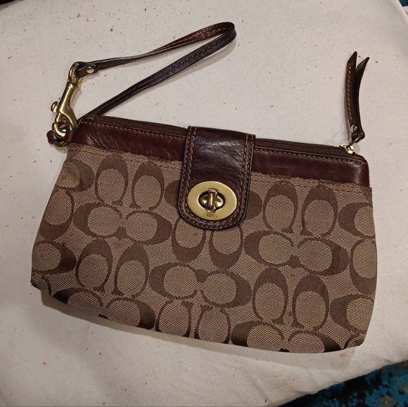 Coach Signature Brown Signature Wristlet Vintage In Vert Good Condition - Picture 1 of 6